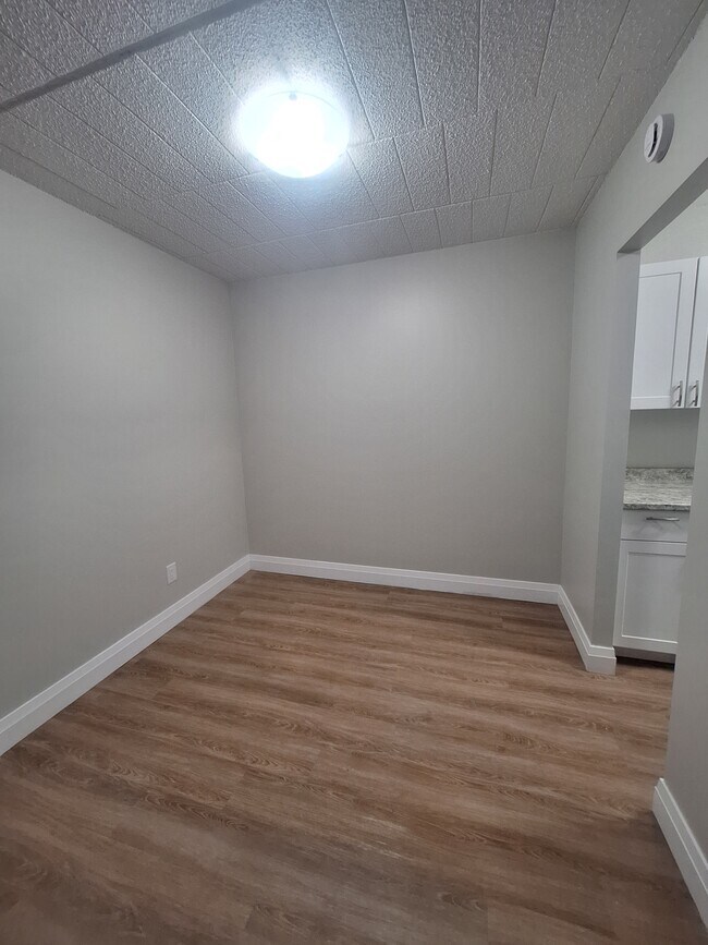 Photo - Lewis Court Apartments