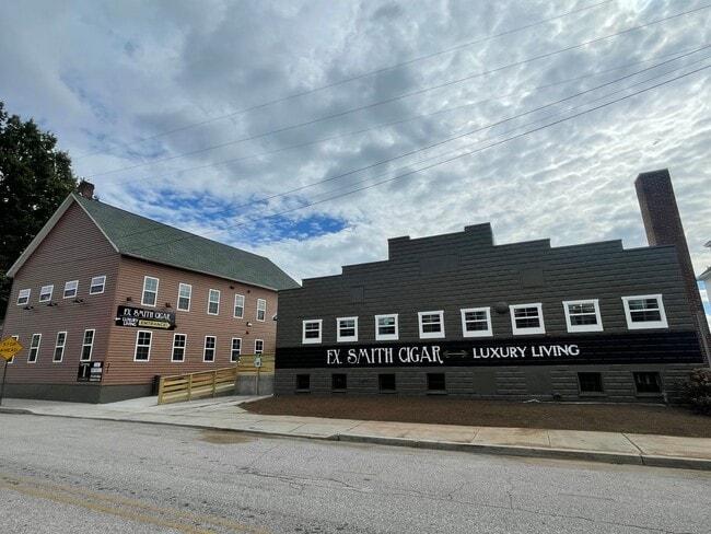 Building Photo - 2 bedroom/1 bathroom NEW apartment in McSh... Unit Apt 202