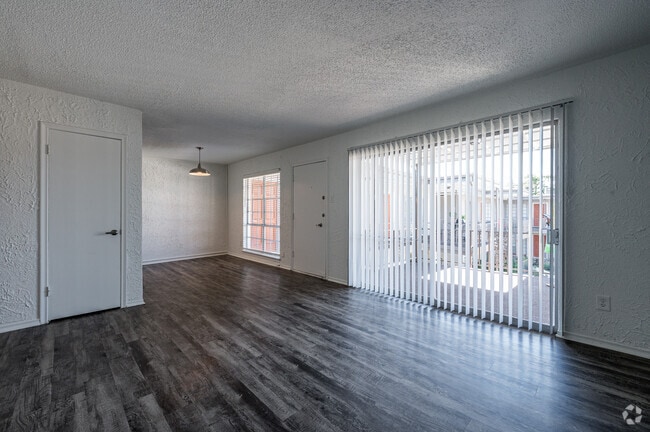1BR, 1BA - 663SF