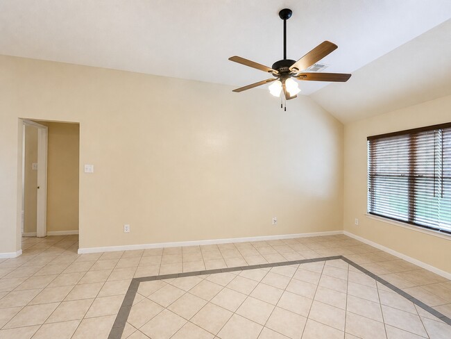 Building Photo - 18523 Spinney Ln