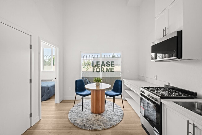 Building Photo - 4347 Woodlawn Ave Unit B – 1B