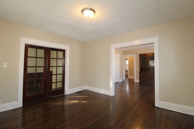 Photo - Spacious 2 Bedroom Duplex by KU MED