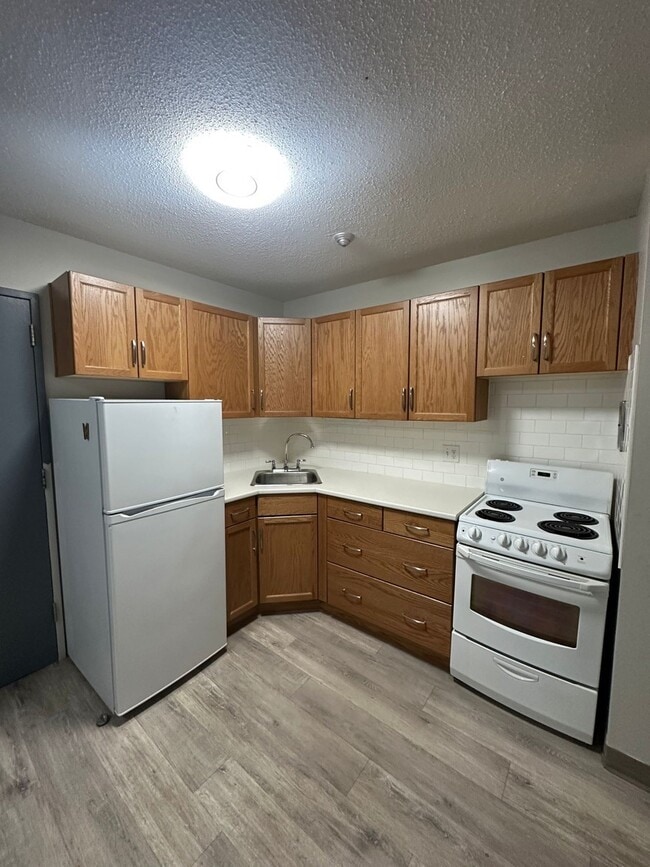Photo - 13516-102 102 St NW Unit 212