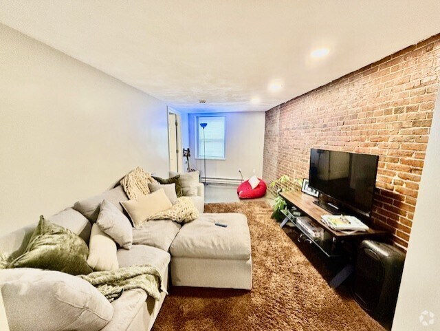 Building Photo - 29 Charter St Unit 2 Rental