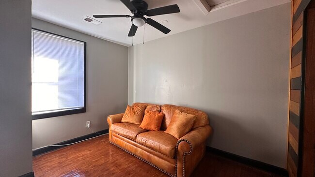 Photo - 111 Drake St