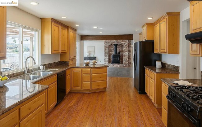 Photo - 301 Discovery Bay Blvd