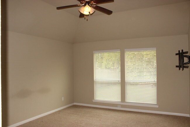 Photo - 2111 Springwood Dr