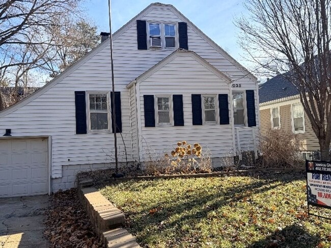 Building Photo - Row Home Available In Omaha