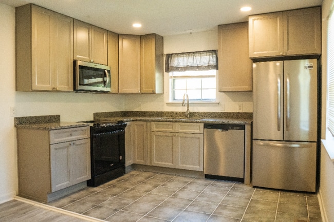 Photo - 4040 Knollbrook Dr NW