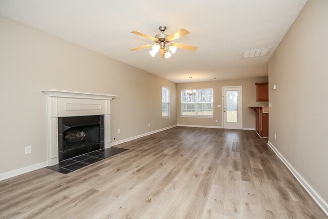 Photo - 141 Lyndhurst Dr