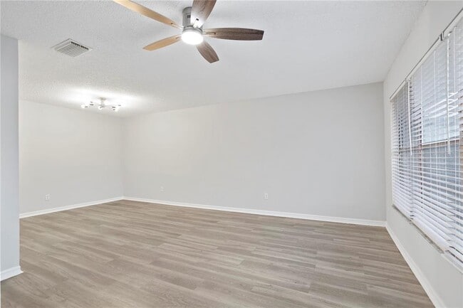 Photo - 5852 Shale Ct