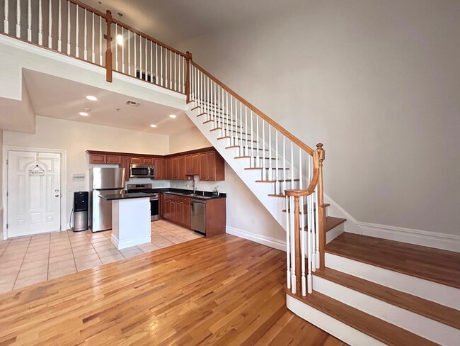 Building Photo - 1 John St Unit 1 John St Apt 15