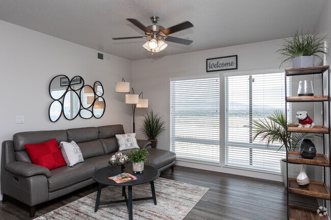 2HAB, 2BA - 1,373 ft²