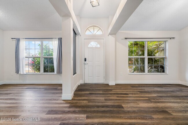 Photo - 1126 Ruby St SE