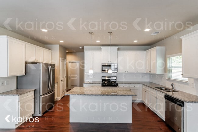 Photo - 155 Orchard Ln