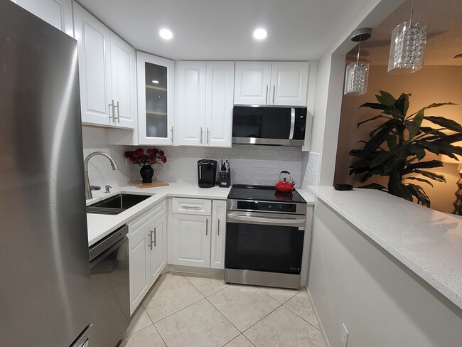 kitchen - 1421 S Ocean Blvd Unit Rio Espana