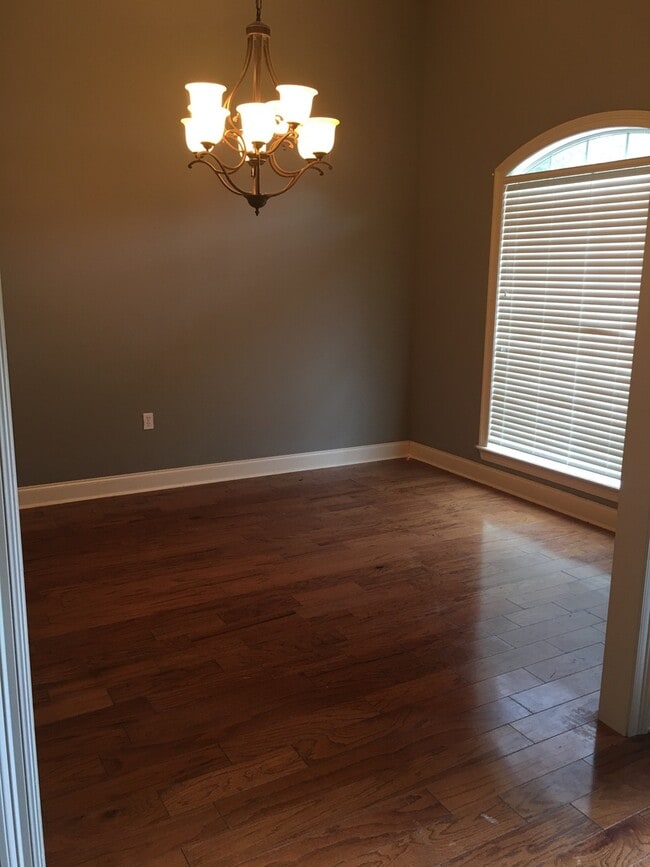 Photo - 90 Auburn Pl