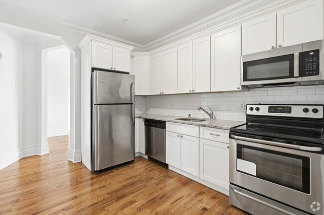 1BR, 1BA w/Den - 812SF - Kitchen