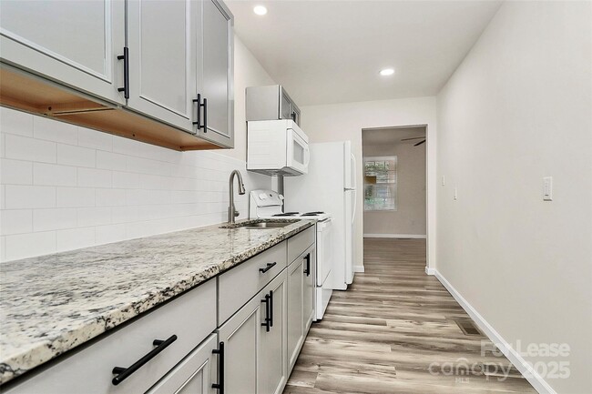 Photo - 2825 Morson St