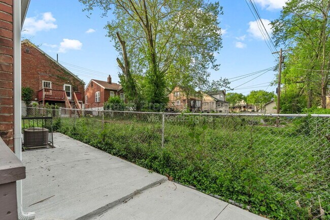 7135 Woodrow Ave