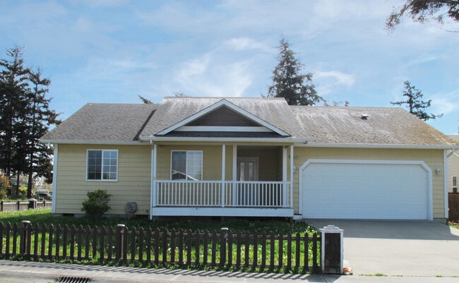 Photo - Charming 3 bedroom home w/master suite! Pe...