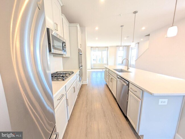 Photo - 6710 Belcrest Rd