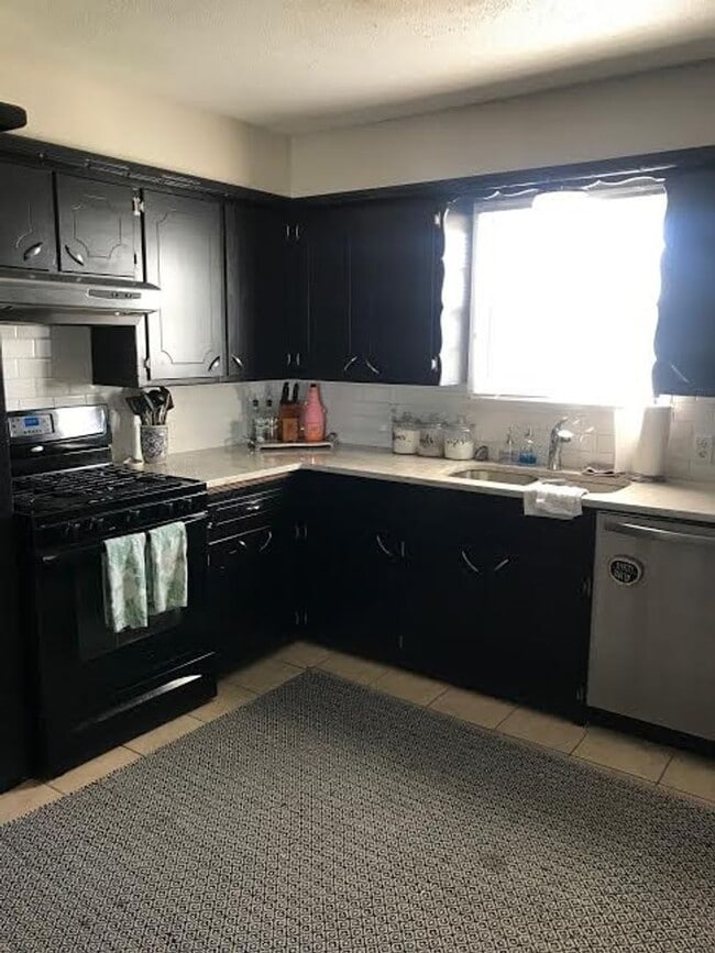 Photo - Pre leasing for fall 2026! 3/3 in Medical District!