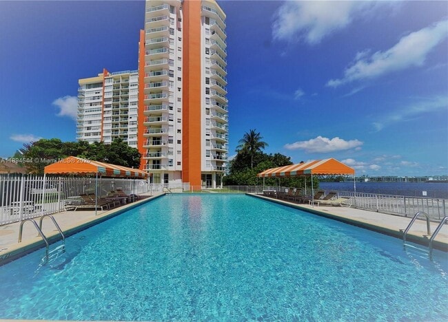 Building Photo - 1351 NE Miami Gardens Dr Unit 622E