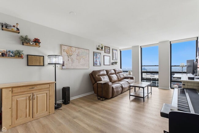 Photo - 1660 N La Salle Dr Unit 3810