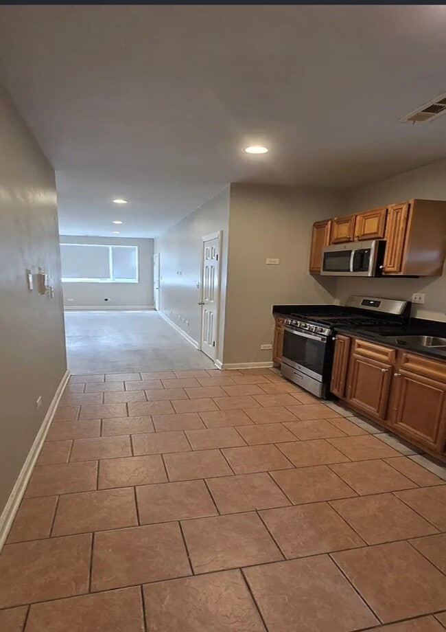 Photo - 7257 S May St