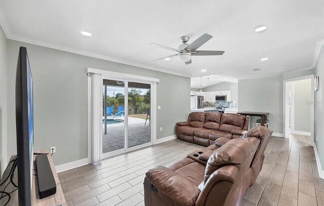 Photo - 9492 Galaxie Cir