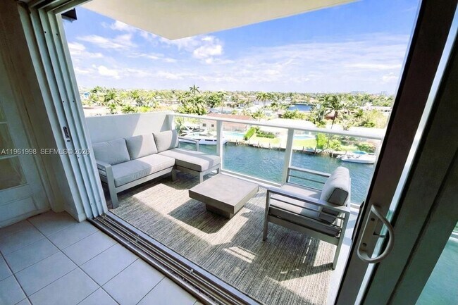 Photo - 140 NE 28th Ave Unidad 607