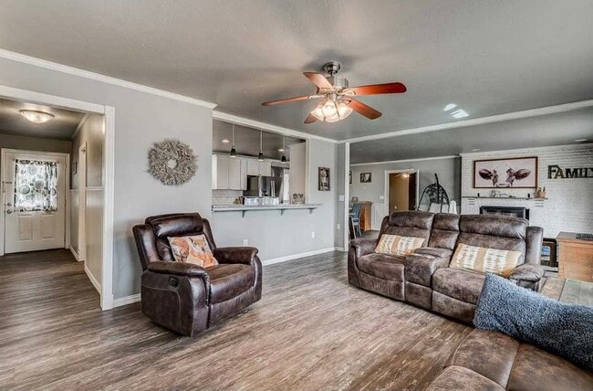 Photo - 1001 N Skyline St