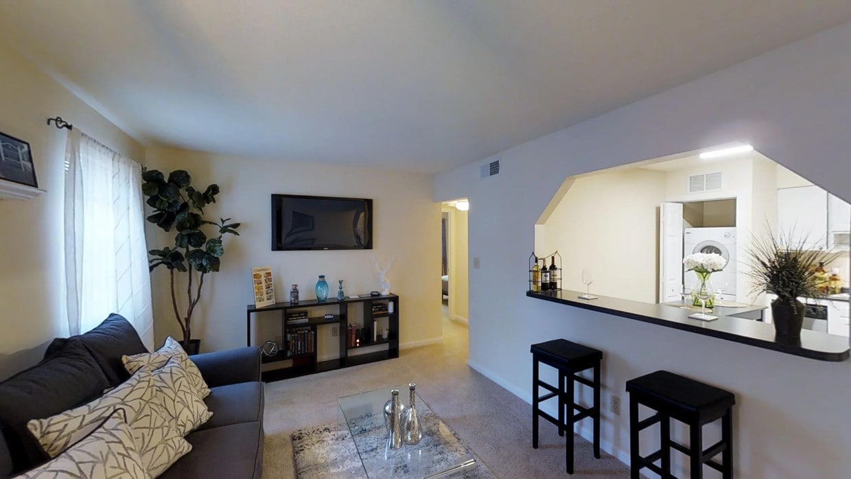 Photo - Kingswood - Students save up to 10%! Apartments