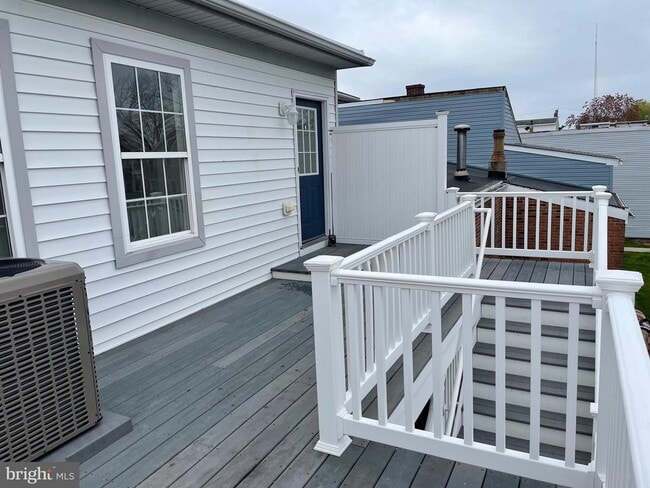 Photo - 70 Clinton St