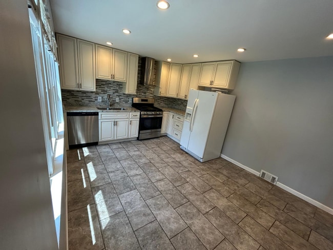 Photo - 995 Brodhead Rd