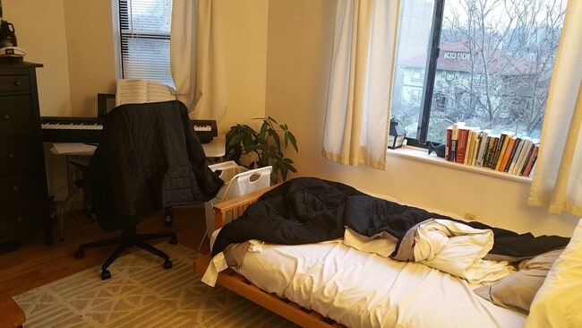 Building Photo - Perfect 1Bed for 8/1 near, B, C, D Lines! Spacious w/ Central A/C, Heat/HW Included! Elevator in ...