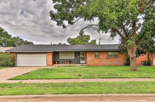 Photo - Spacious 4 bedroom 2 bathroom close to Texas Tech!