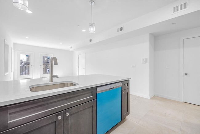 418 11th St Unit Floor 3