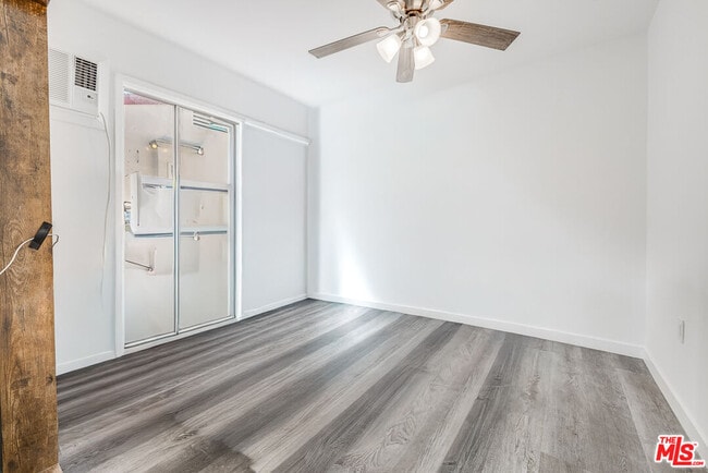 Photo - 1033 57th St