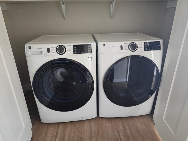 Photo - 880 N Main Apartments