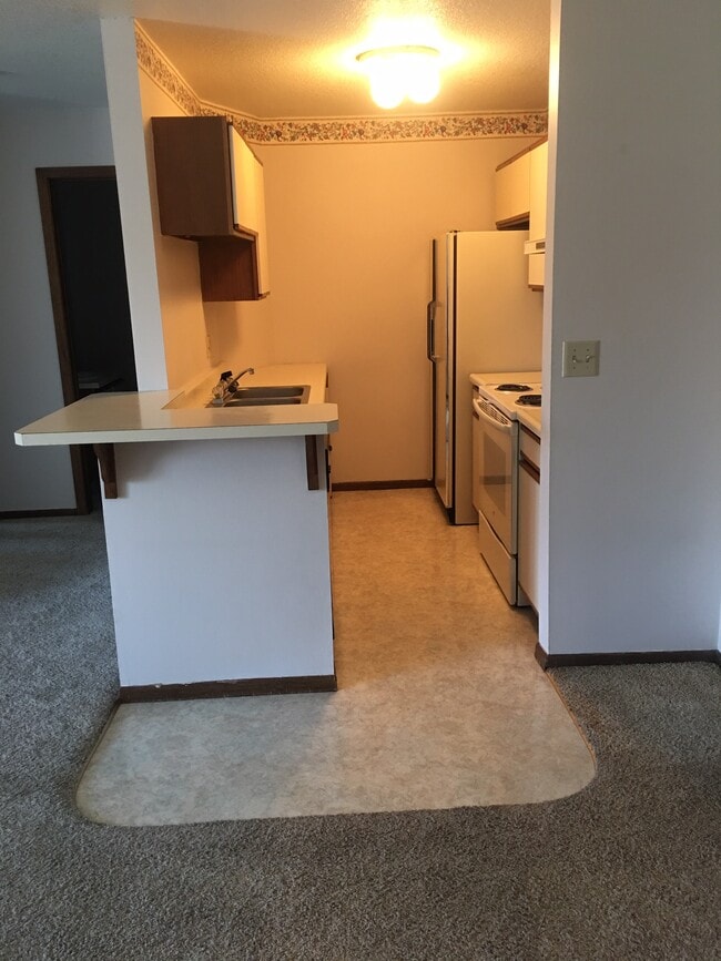 Kitchen - 1800 Elbow Bnd Unit B