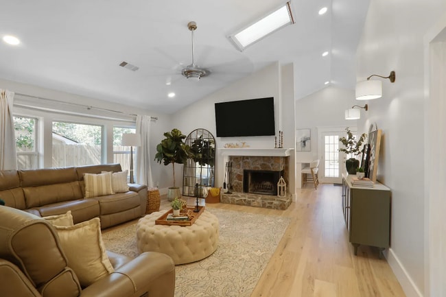 Photo - 1117 Capital Club Cir NE