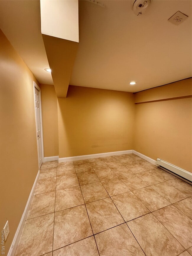 Photo - 1019 E 230th St Unit gd floor