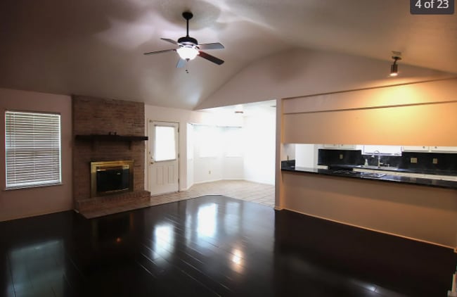 Photo - 9140 Monica St