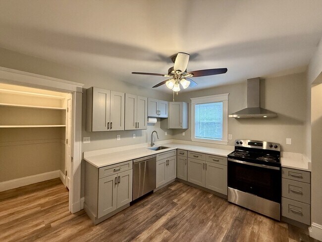 7 Flint Rd Unit 1