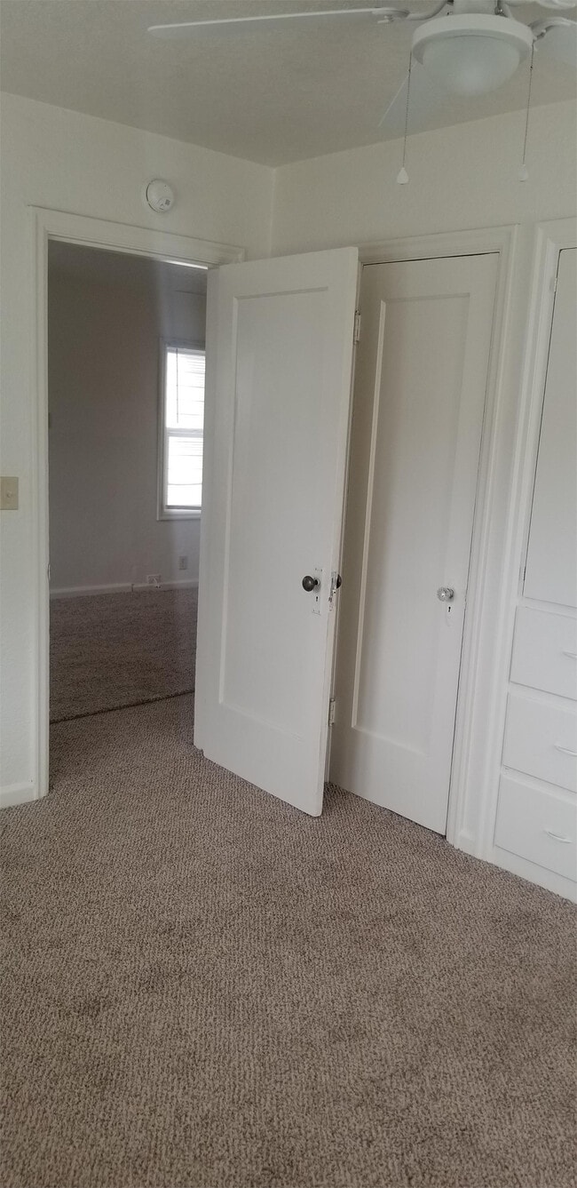 Photo - 1010 Garnet St NE