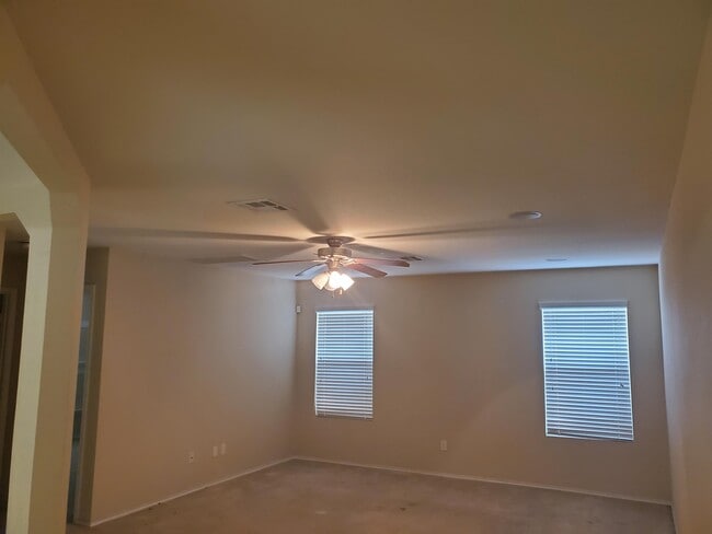 Photo - 109 S Creek Bend Dr