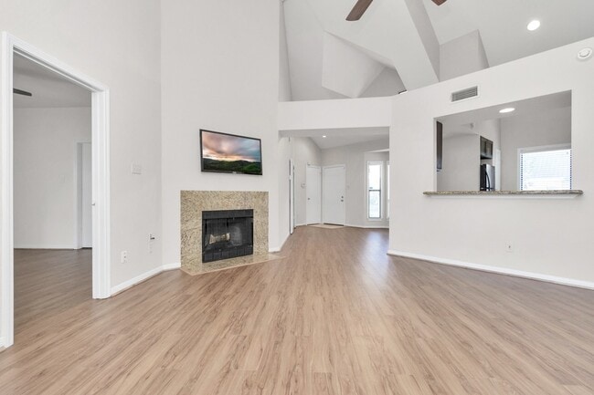 Photo - 4144 Greystone Way Unidad 703