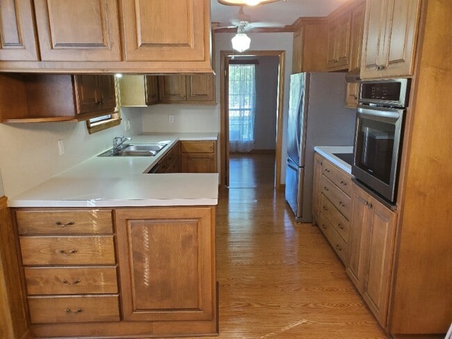 Photo - 302 Robbie St